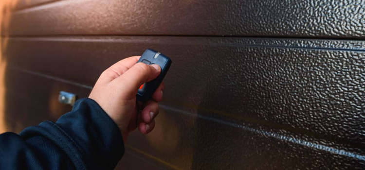 automatic door opener with remote control in Bracebridge
